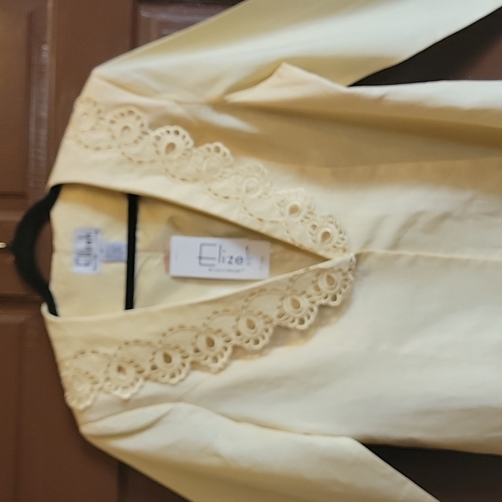 Elizeh-Linen Yellow top with embroidered neck and end of sleeves Size 14 NWT.